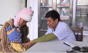 'Thầy thuốc quân hàm xanh' sáng đẹp trong lòng dân