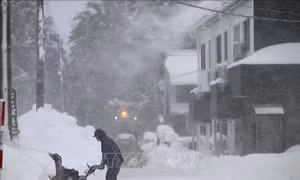 Tuyết lở khiến hơn 100 du khách mắc kẹt tại Fukushima, Nhật Bản