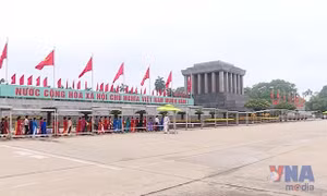 Tạm dừng tổ chức vào Lăng viếng Chủ tịch Hồ Chí Minh