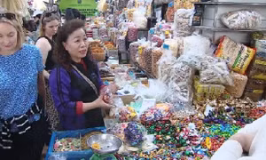 Sức mua hàng Tết khả quan hơn