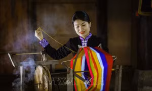 Giữ gìn nghề dệt thổ cẩm dân tộc Thái