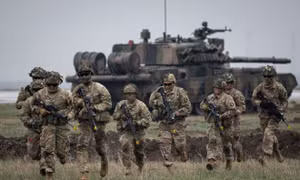 NATO tăng chi tiêu quốc phòng năm 2024 lên mức kỉ lục