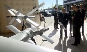 Nga tiết lộ nhiều loại UAV mới trong chuyến thăm nhà máy sản xuất của Tổng thống Putin