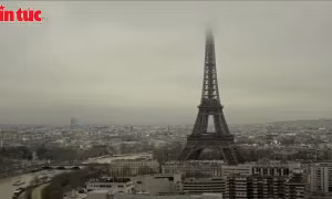 Tháp Eiffel ở Pháp mở cửa trở lại sau vụ cháy trước Đêm Giáng sinh