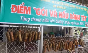 Cần Thơ gói trên 5.000 đòn bánh tét tặng tân binh