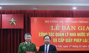 Bàn giao công tác quản lý nhà nước về sát hạch, cấp giấy phép lái xe