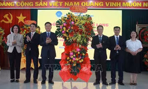 Phó Thủ tướng Lê Thành Long thăm và làm việc tại Viện Pasteur nhân 27/2