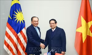 Thủ tướng Phạm Minh Chính cùng ăn sáng và trao đổi với Thủ tướng Malaysia