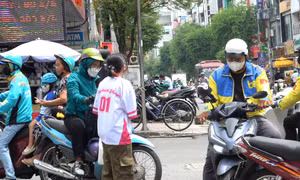 Tài xế xe công nghệ nói gì về chuyển đổi xe xăng sang điện?