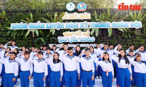 Thanh thiếu niên TP Hồ Chí Minh học làm chiến sĩ Hải quân