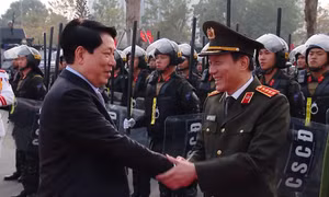 Chủ tịch nước Lương Cường thăm, chúc Tết Bộ tư lệnh Cảnh sát cơ động