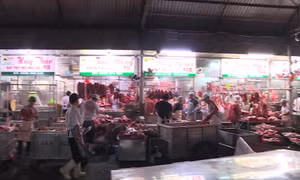 Nguồn cung dồi dào, giá cả hàng hoá dịp Tết chỉ tăng nhẹ