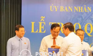 TP Hồ Chí Minh trao quyết định lãnh đạo chủ chốt 7 Sở vừa thành lập