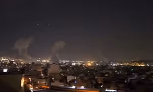 Các mục tiêu ở Iran bốc cháy dữ dội sau khi bị Israel tấn công