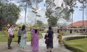 Chuyên cơ Yak-40 gắn với Chủ tịch Tôn Đức Thắng
