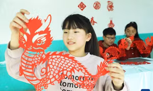 Người dân nhiều nước rộn ràng đón Tết Nguyên đán 2024