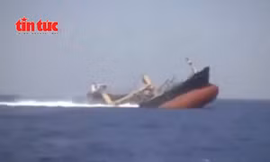 Houthi liên tục tấn công đánh chìm tàu hàng ở Biển Đỏ