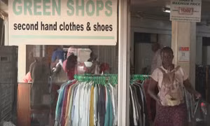 Quốc gia châu Phi tuyên chiến với quần áo secondhand