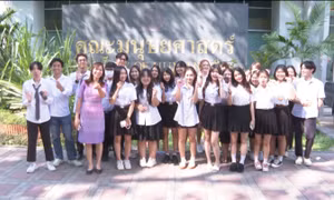 Lan tỏa tiếng Việt ở xứ Chùa Vàng