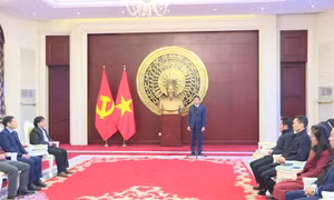 Tự hào về những trang sử vẻ vang của Đảng