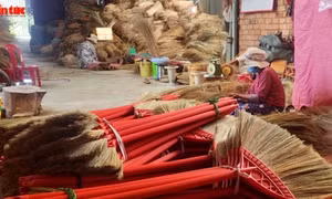 Cơ sở làm chổi Phước Thọ, phường Ninh Sơn, thành phố Tây Ninh. 