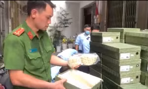 Lực lượng chắc năng kiểm tra hàng hóa có dấu hiệu nhập lậu, không có hóa đơn chứng từ, không chứng minh được nguồn gốc xuất xứ.