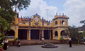 Đình Hiệp Ninh, một công trình kiến trúc cổ kính 123 năm với vẻ đẹp tinh xảo và giá trị lịch sử to lớn, được Bộ Văn hóa Thông tin công nhận là Di tích lịch sử văn hóa cấp quốc gia.