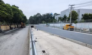 Hầm chui Trần Quốc Hoàn - Phan Thúc Duyện kết nối Nhà ga T3 đã hoàn thành 95%, dự kiến sẽ thông xe vào giữa tháng 8/2024.