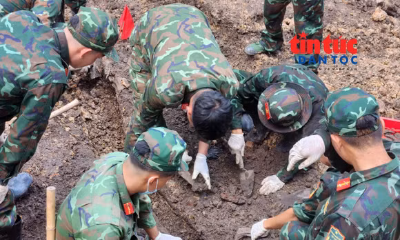 Tiếp tục mở rộng tìm kiếm hài cốt liệt sĩ tại Khu A, Công viên Lê Thị Riêng.