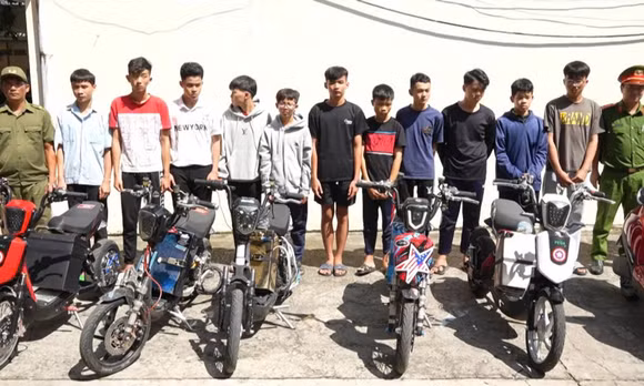 Triệu tập 21 đối tượng liên quan nhóm xe độ chế biểu diễn trên đường phố Vũng Tàu.
