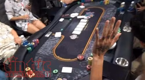 Triệt phá ổ đánh bài Poker chuyên mồi chài doanh nhân, đặt cược lên tới 100 triệu đồng/ván ảnh 3