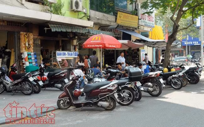 Vỉa hè quận 1 bát nháo sau khi ông Đoàn Ngọc Hải có đơn từ chức ảnh 13