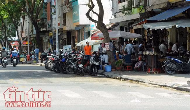 Vỉa hè quận 1 bát nháo sau khi ông Đoàn Ngọc Hải có đơn từ chức ảnh 7