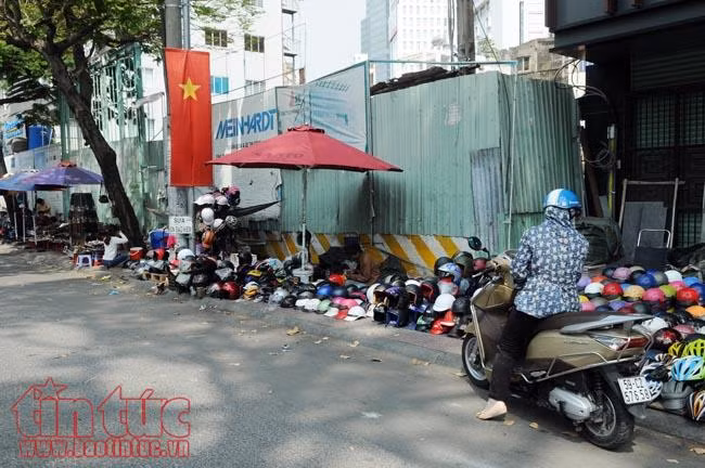Vỉa hè quận 1 bát nháo sau khi ông Đoàn Ngọc Hải có đơn từ chức ảnh 1