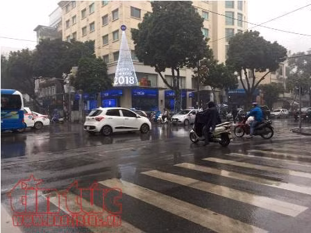 Tối 2/1: Áp thấp nhiệt đới đi vào biển Đông, khả năng mạnh lên thành bão ảnh 1