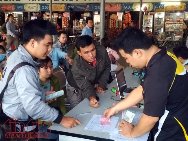 Bến xe Miền Đông vắng khách trong ngày đầu mở bán vé Tết Nguyên đán 2018 ảnh 2
