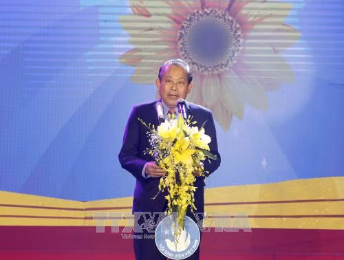 Phó Thủ tướng Trương Hòa Bình dự lễ tuyên dương 'Sinh viên 5 tốt' ảnh 1