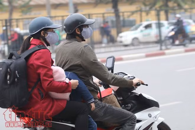 Người dân ùn ùn về Hà Nội sau kỳ nghỉ Tết Dương lịch ảnh 17