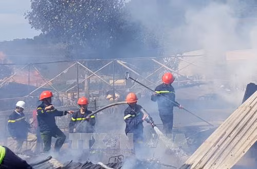 Cháy rụi 4 căn nhà ở Lạc Dương, Lâm Đồng ảnh 1