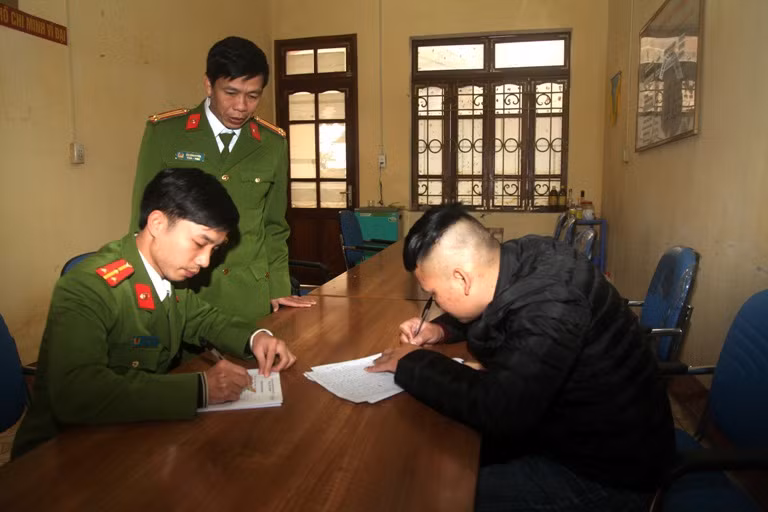 Khởi tố vụ án, tạm giữ hình sự lái xe gây tai nạn nghiêm trọng tại Hà Giang ảnh 1