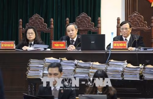 Chùm ảnh: Ngày thứ hai xét xử Trịnh Xuân Thanh và đồng phạm ảnh 1