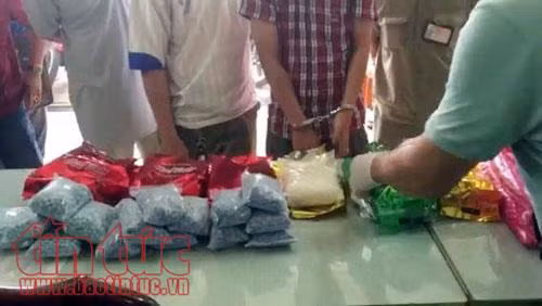Bắt giữ 8 đối tượng cùng 14kg ma túy đá và hơn 26.000 viên thuốc lắc ảnh 3