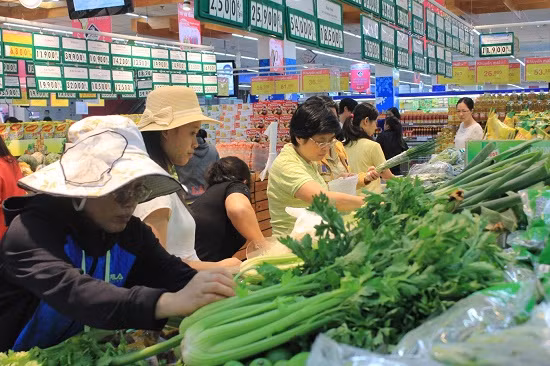 Sức mua hàng hóa tăng mạnh trong ba ngày nghỉ Tết Dương lịch 2018 ảnh 1