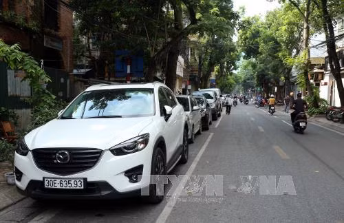 Lợi dụng mức phí mới, các điểm trông giữ xe đua nhau 'chặt chém' ảnh 1
