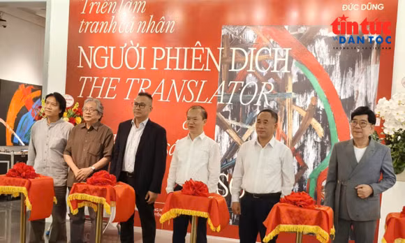 Triển lãm tranh ‘Người Phiên dịch’ kết nối tri thức, công nghệ và nghệ thuật