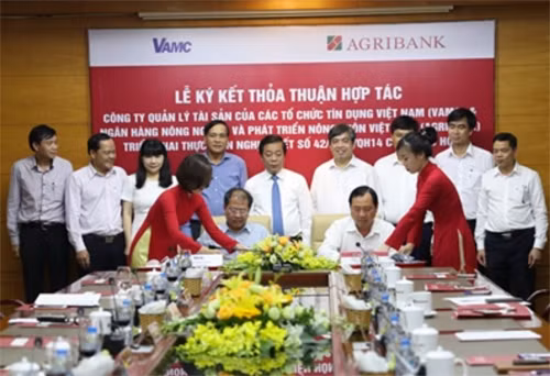 Agribank và VAMC ký kết thỏa thuận hợp tác về xử lý nợ xấu ảnh 1