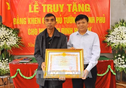 Tổ chức Lễ truy tặng Bằng khen của Thủ tướng Chính phủ cho nhà báo Đinh Hữu Dư ảnh 1