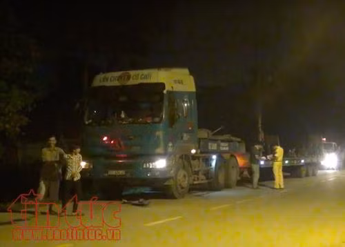 Va chạm giao thông, hai nhóm rượt đuổi đánh nhau náo loạn ảnh 1