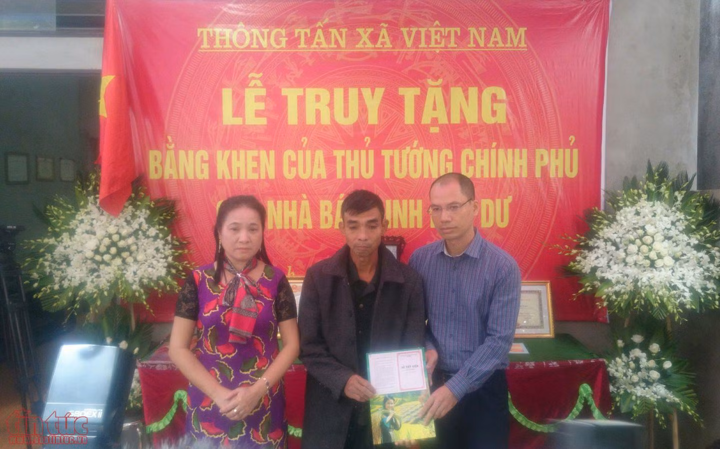 Tổ chức Lễ truy tặng Bằng khen của Thủ tướng Chính phủ cho nhà báo Đinh Hữu Dư ảnh 3