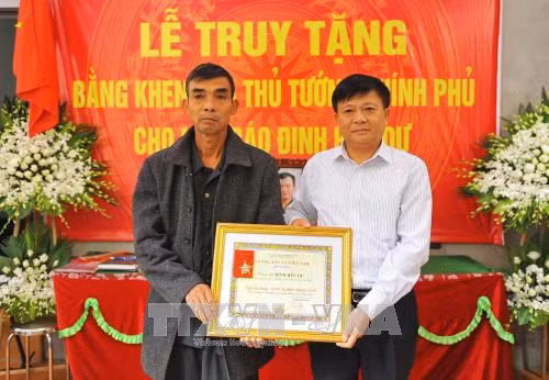 Tổ chức Lễ truy tặng Bằng khen của Thủ tướng Chính phủ cho nhà báo Đinh Hữu Dư ảnh 2
